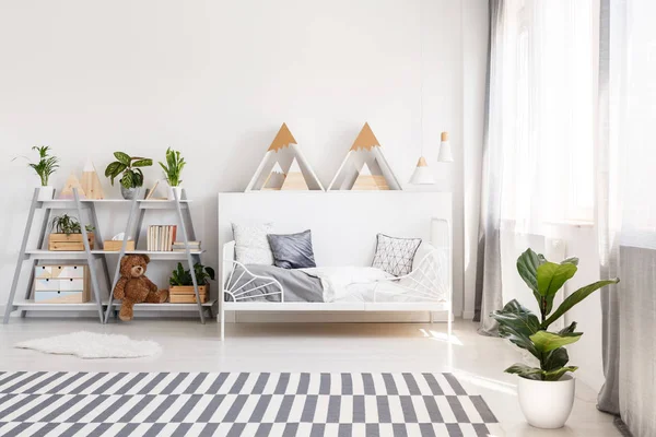 Tapete Modelado Planta Interior Quarto Escândalo Branco Com Triângulos Acima — Fotografia de Stock