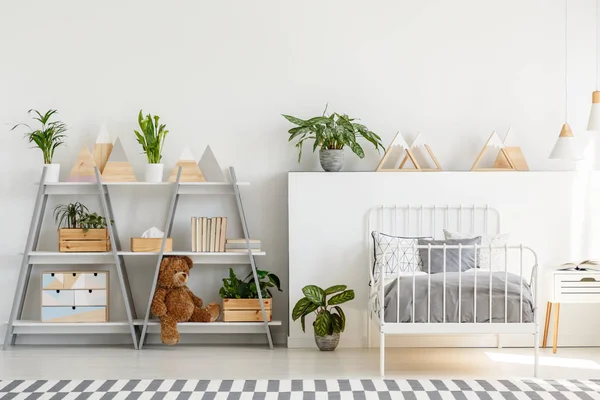 Quarto Criança Clássico Interior Com Mobiliário Simples Estilo Escandinavo Uma — Fotografia de Stock
