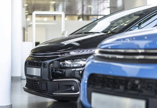 Close Novo Carro Preto Exibição Luxuoso Salão Arrendamento — Fotografia de Stock