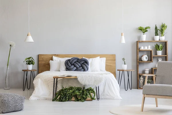 Blue Knot Pillow White Wooden Bed Grey Bedroom Interior Armchair — Stock Photo, Image