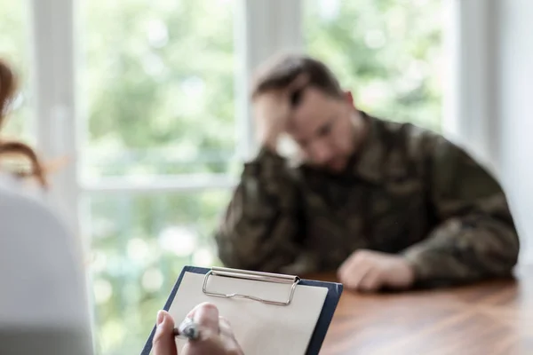 Close Hand Writing Piece Paper Depressed Soldier Blurred Background — Stock Photo, Image