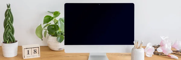 Echte Foto Met Close Van Leeg Scherm Mockup Computer Geplaatst — Stockfoto