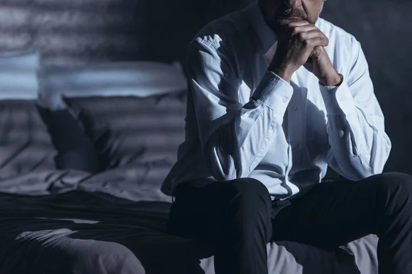 Omul de afaceri singuratic cu probleme de insomnie — Fotografie, imagine de stoc
