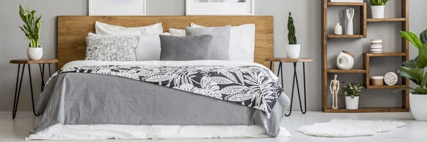 Real Photo Wooden Double Bed Floral Sheets Standing Grey Bedroom — Stock Photo, Image