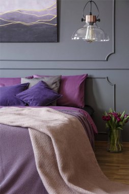 Gerçek bir zarif modern otelin daire iç menekşe renkli fotoğrafı