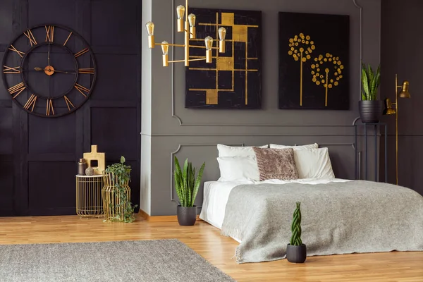 Real Photo Spacious Bedroom Interior Grey Walls Big Clock Paintings — Stock Photo, Image