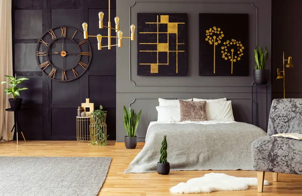 Real Photo Golden Accents Clock Paintings Plants Double Bed Dark — Stock Photo, Image
