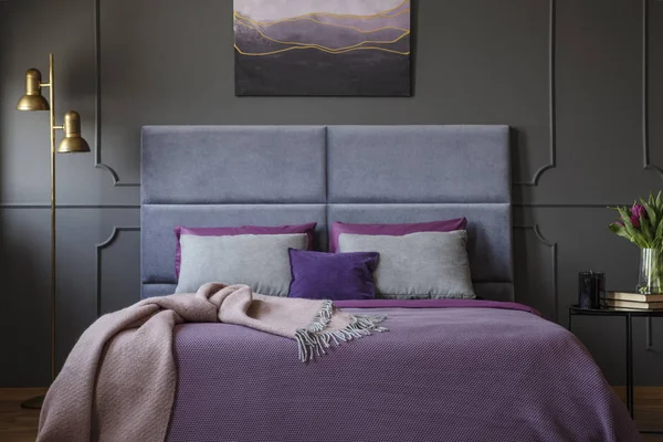 Close Stylish Luxurious Hotel Room Interior Pink Blanket Ultra Violet — Stock Photo, Image