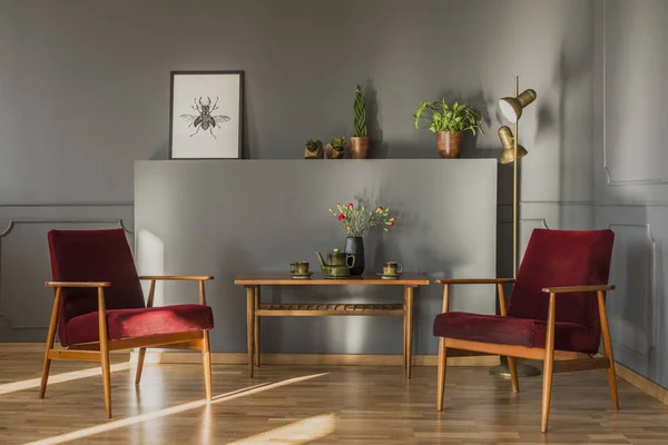 Flowers Wooden Table Dark Red Armchairs Grey Living Room Interior — Stock Photo, Image