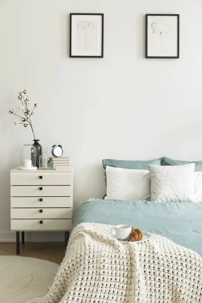 Croissant Coffee Breakfast Blanket Bed Pastel Color Bedroom Interior Nightstand — Stock Photo, Image