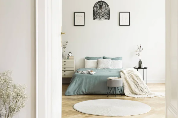 View Open Door Sunny Bedroom Interior Sage Color Linen Cushions — Stock Photo, Image