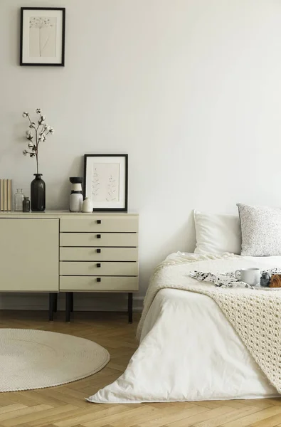 Monochromatic Beige White Bedroom Interior View Bed Drawer Cabinet Standing — Stock Photo, Image