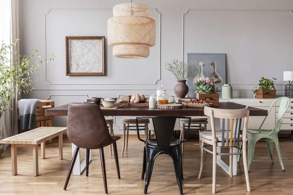 Sedie Tavolo Pranzo Legno Sotto Lampada Sala Pranzo Interno Con — Foto Stock