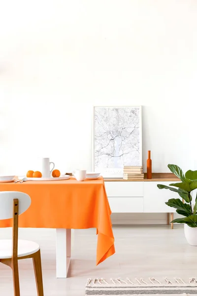 Plant Poster Kast Witte Eetkamer Interieur Met Stoel Aan Tafel — Stockfoto