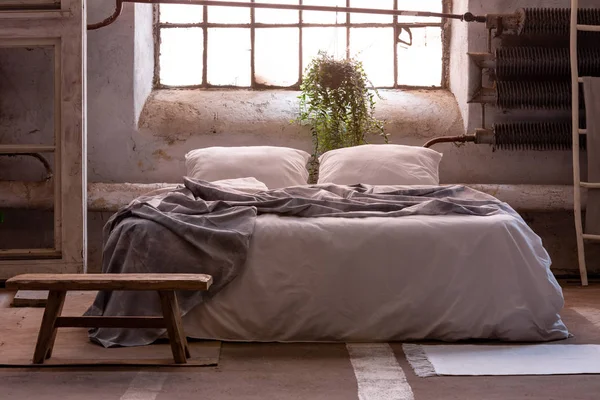 Echte Foto Van Een Wabi Sabi Slaapkamer Interieur Met Een — Stockfoto