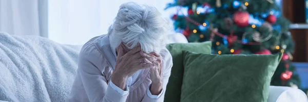 Mujer Llorona Cubriéndose Cara Sofá — Foto de Stock