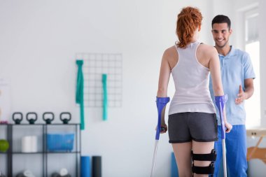 Hasta ile onun fizyoterapist bir klinikte rehabilitasyon sırasında sexpartyn iken sahip yıldızlar