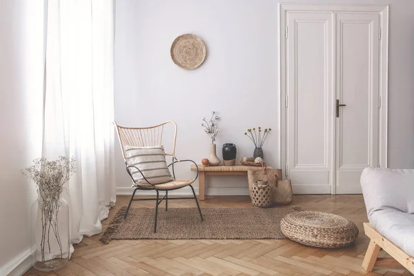 Pure Witte Gordijnen Het Venster Van Een Wit Woonkamer Interieur — Stockfoto