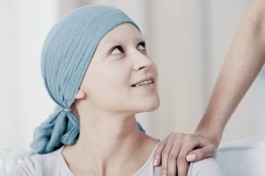 Kadın arayan birisi bir başörtüsü ile