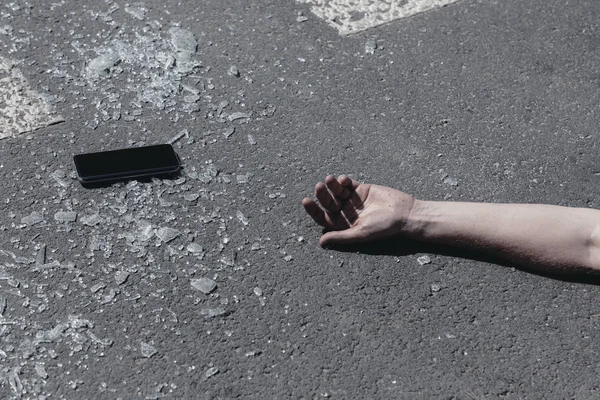 Close Smartphone Hand Victim Traffic Accident — Stock Photo, Image