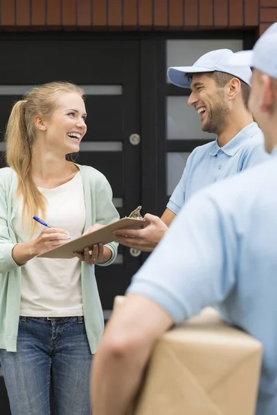 Smiling Couriers Giving Packages Happy Customer Signing Receipt — Stock Photo, Image