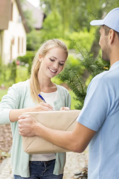 Professional Courier Happy Young Customer Signing Delivery Form — Stock Photo, Image