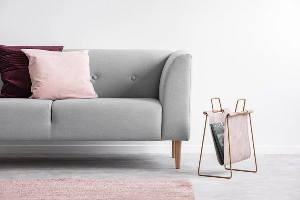 Organizer Newspaper Next Grey Couch Cushions Loft Interior Pink Rug — Stock Photo, Image