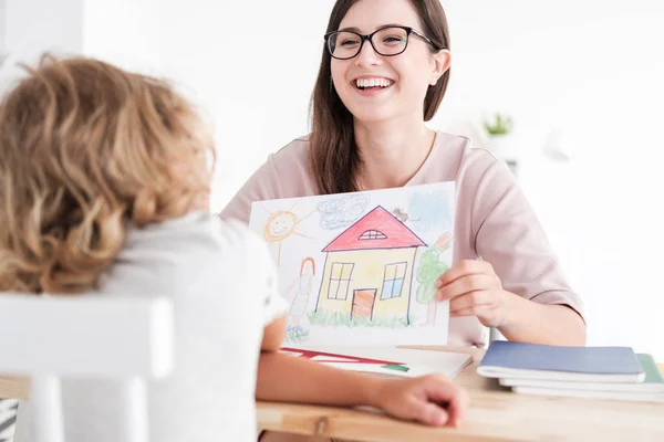 Smiling Psychologist Home Picture Child Family Support Centre — Stock Photo, Image
