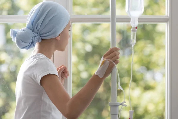 Sick Child Drip Wearing Blue Headscarf Treatment Hospital — Stock Photo, Image