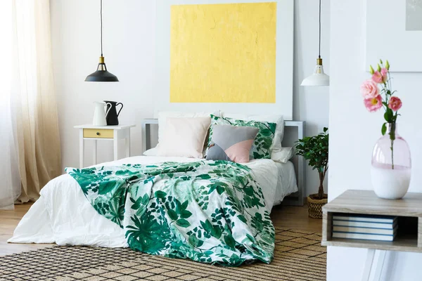 Pintura Dorada Abstracta Pared Blanca Del Interior Del Dormitorio Moda — Foto de Stock