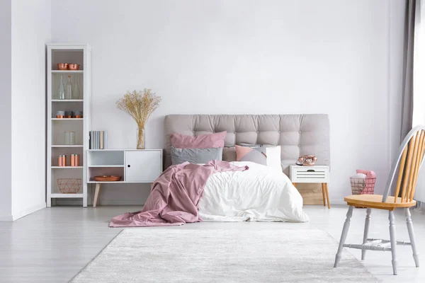 White Rug Floor Bright Bedroom Interior Comfortable Bed Headboard White — Stock Photo, Image