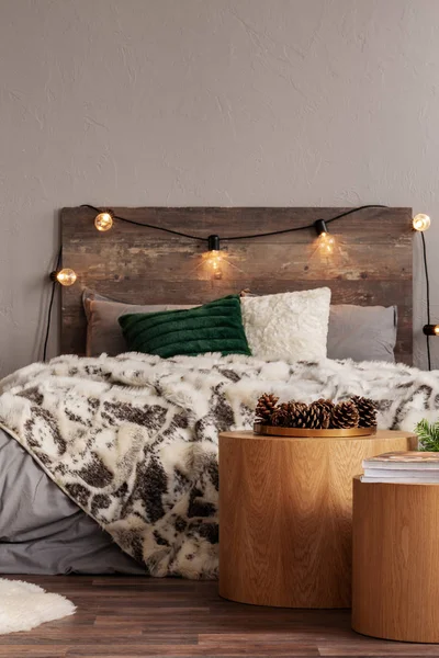 Cones Wooden Table Warm Bedroom Interior King Size Bed Light — Stock Photo, Image