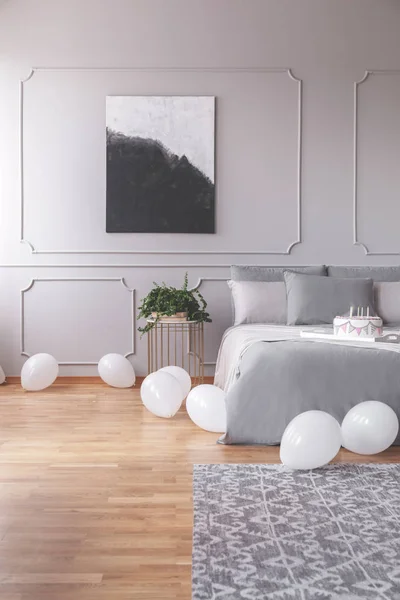 Véritable Photo Ballons Peinture Sur Mur Lit Double Dans Une — Photo