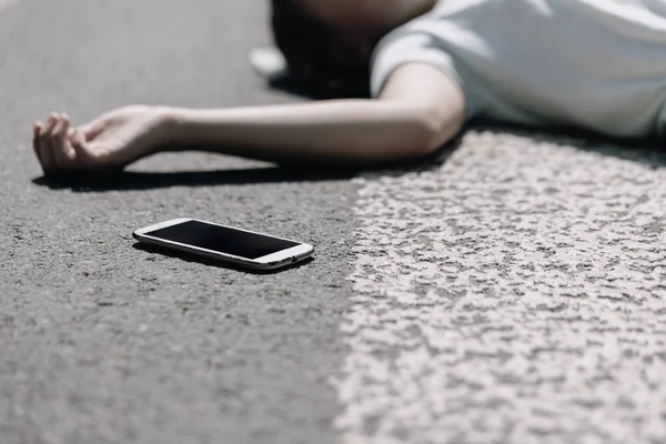 Smartphone Careless Victim Traffic Accident Lying Crosswalk — Stock Photo, Image