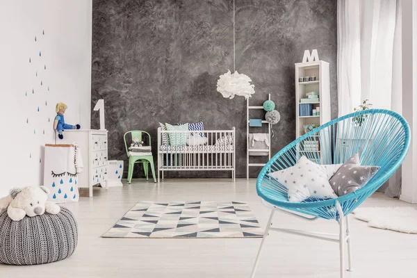 Ster Kussens Blauwe Fauteuil Grijze Baby Slaapkamer Interieur Met Teddybeer — Stockfoto