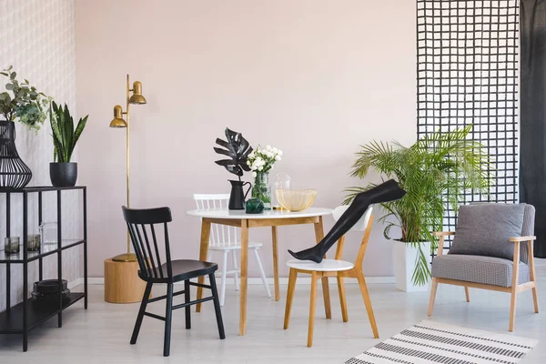 Pata Maniquí Negro Silla Madera Elegante Comedor Interior Con Mesa — Foto de Stock