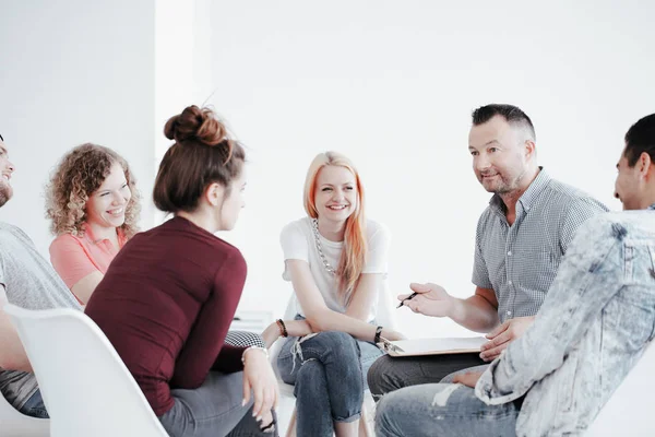 Group Teenagers Psychotherapy Professional Therapist — Stock Photo, Image