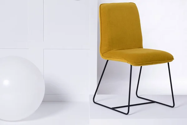 Módní Žluté Židle Bílé Světlý Interiér — Stock fotografie
