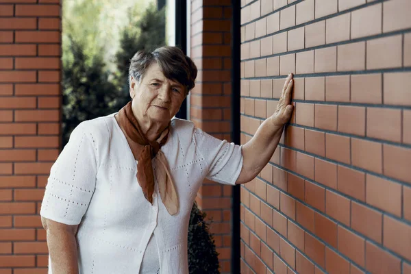 Elderly Lady Leaning Brick Wall Her Home — Stock Photo, Image