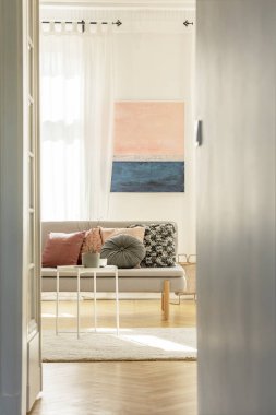 Açık kapı boyama ile moda fırınlı ve kanepe yastık ile