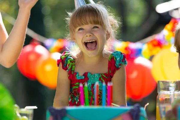 Chica Sonriente Con Vestido Colorido Soplando Velas Pastel Cumpleaños Durante — Foto de Stock