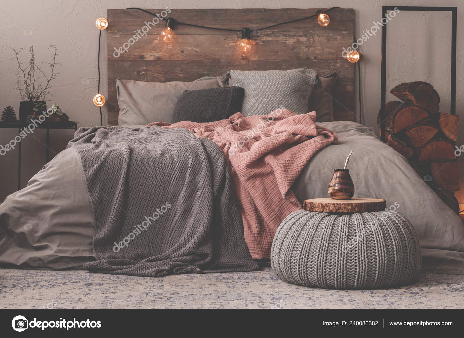 Pastel Pink Grey Blanket Grey Bedding King Size Bed Christmas Stock Photo  by ©photographee.eu 240086382