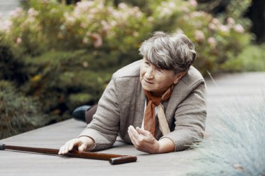 Aşağı düşmeden sonra üst taban döşeme