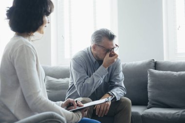 Yetişkin adam nasıl hayat dengesi kazanmak için bilmek istiyor