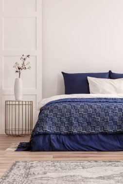 Parlak yatak odası iç şık komandite vazo Çiçekler