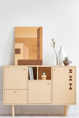 Parlak oturma odası iç Vintage ahşap komodin