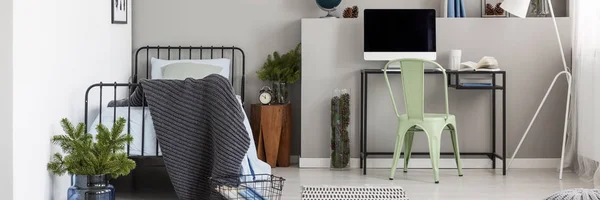 Teenager-Schlafzimmer mit modernen Möbeln — Stockfoto