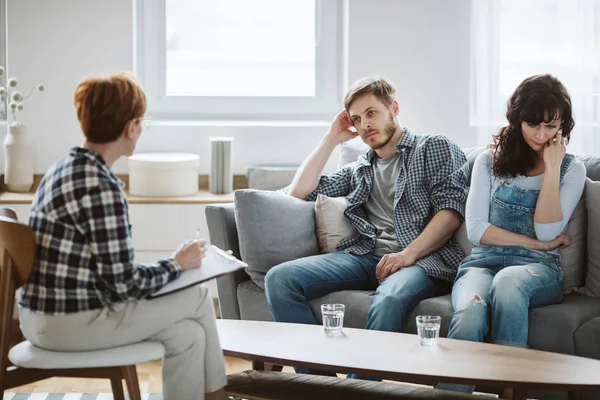 Young married couple during telegraphy while considering divorce — Stock Photo, Image