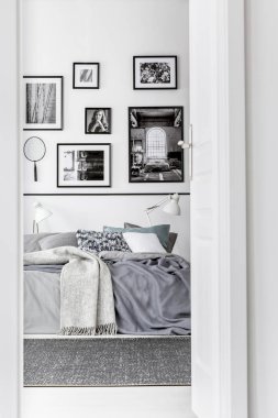Modern düz, gerçek fotoğraf rahat kral yatak ile Trendy yatak odası