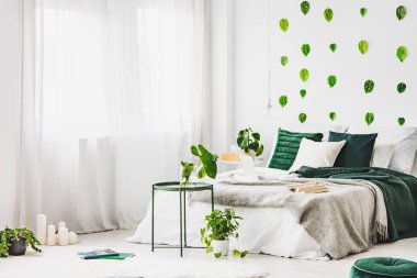Modern düz, gerçek fotoğraf rahat kral yatak ile Trendy yatak odası